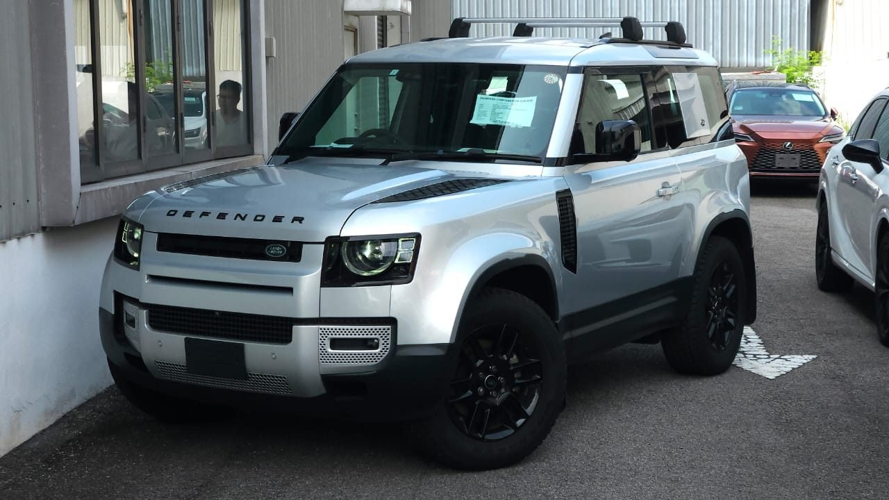 2023 Land Rover Defender 90 P300 Airmatic - Photo 1