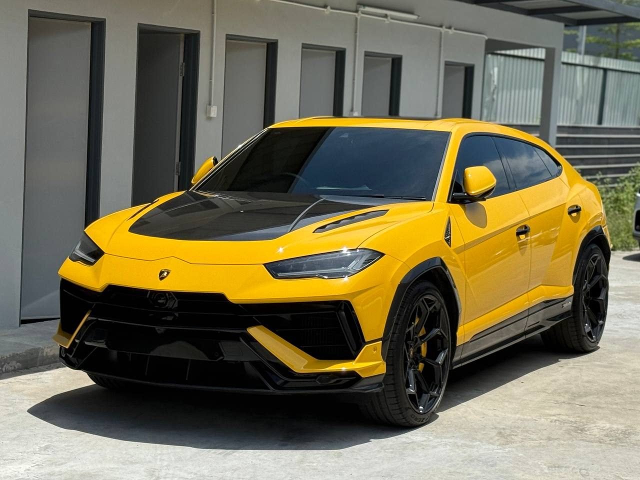 2023 Lamborghini Urus Performante 4 Seater - Photo 1
