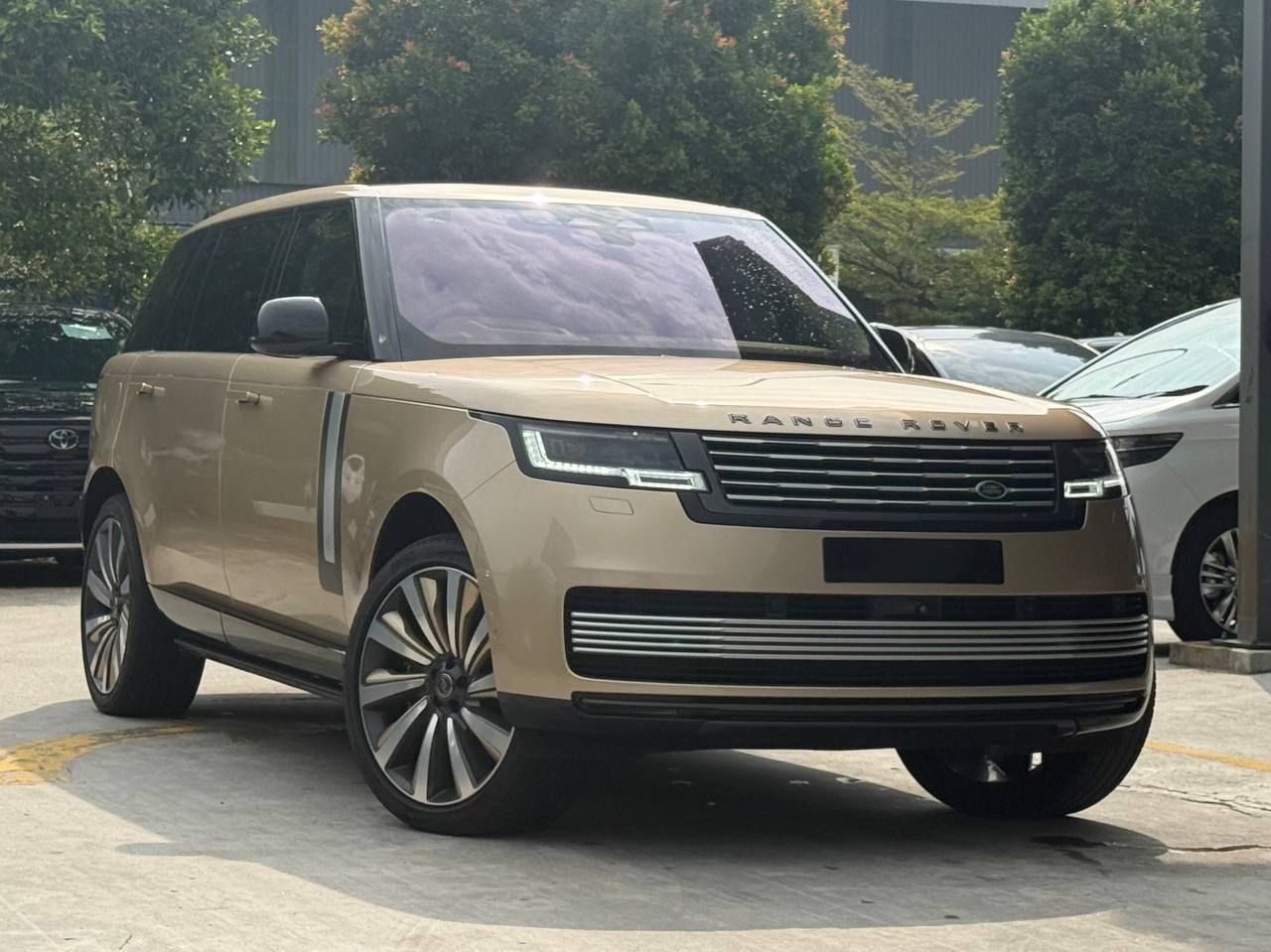2023 Land Rover Range Rover P615 SV LWB - Photo 1