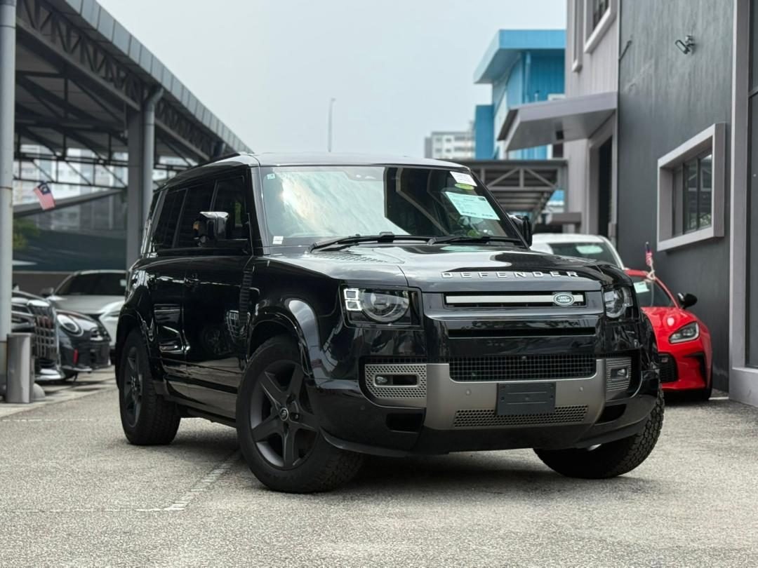 2025 Land Rover Defender 110 P300 X-Dynamic SE - Photo 1