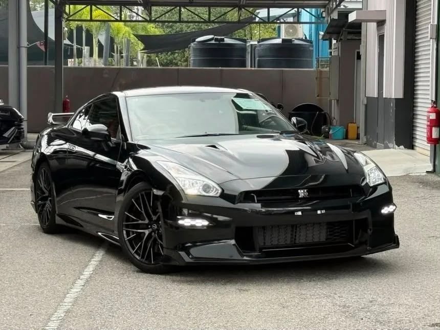 2023 Nissan GTR Premium Edition - Photo 1