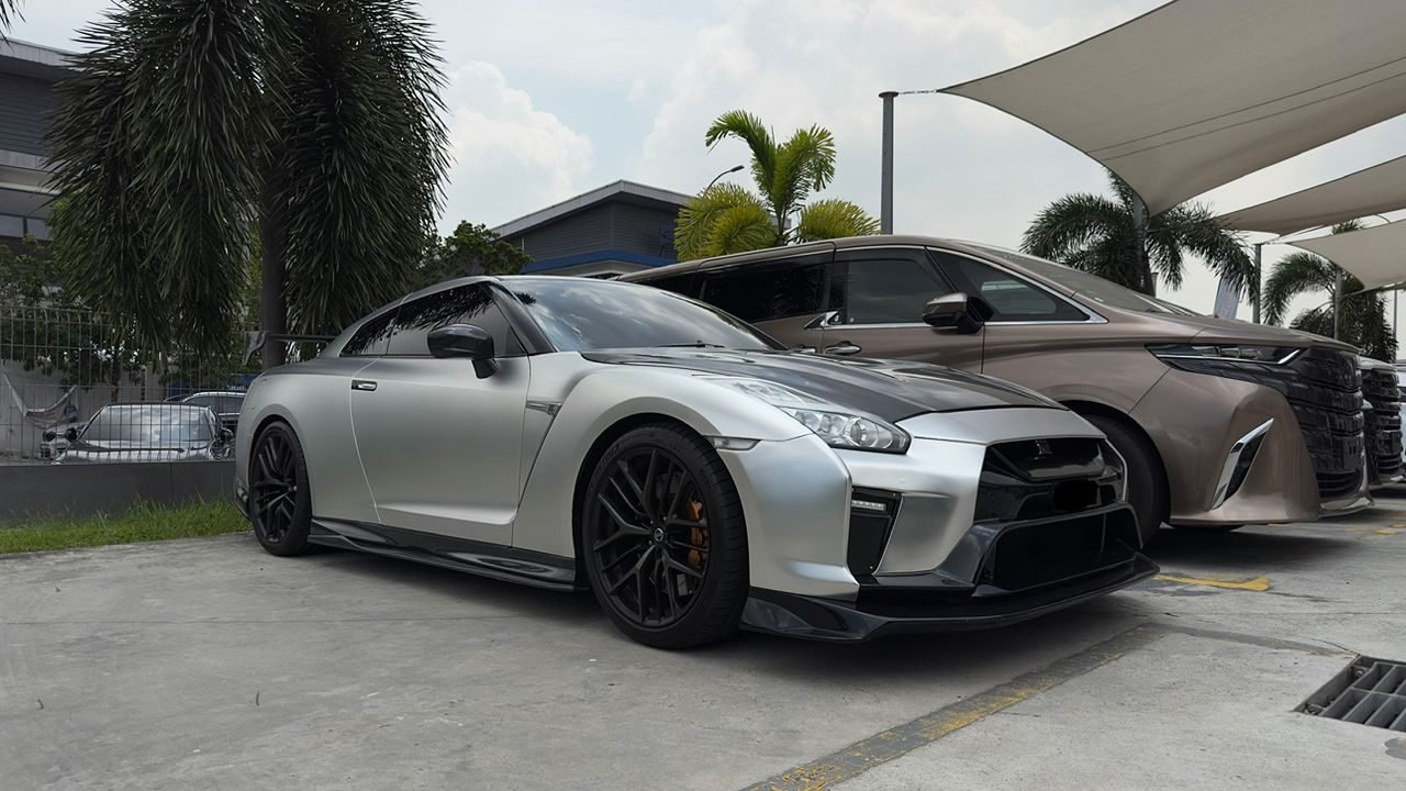 2018 Nissan GTR Premium - Photo 1