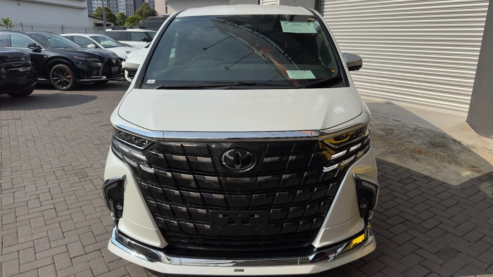 2025 Toyota Alphard Z - Photo 1