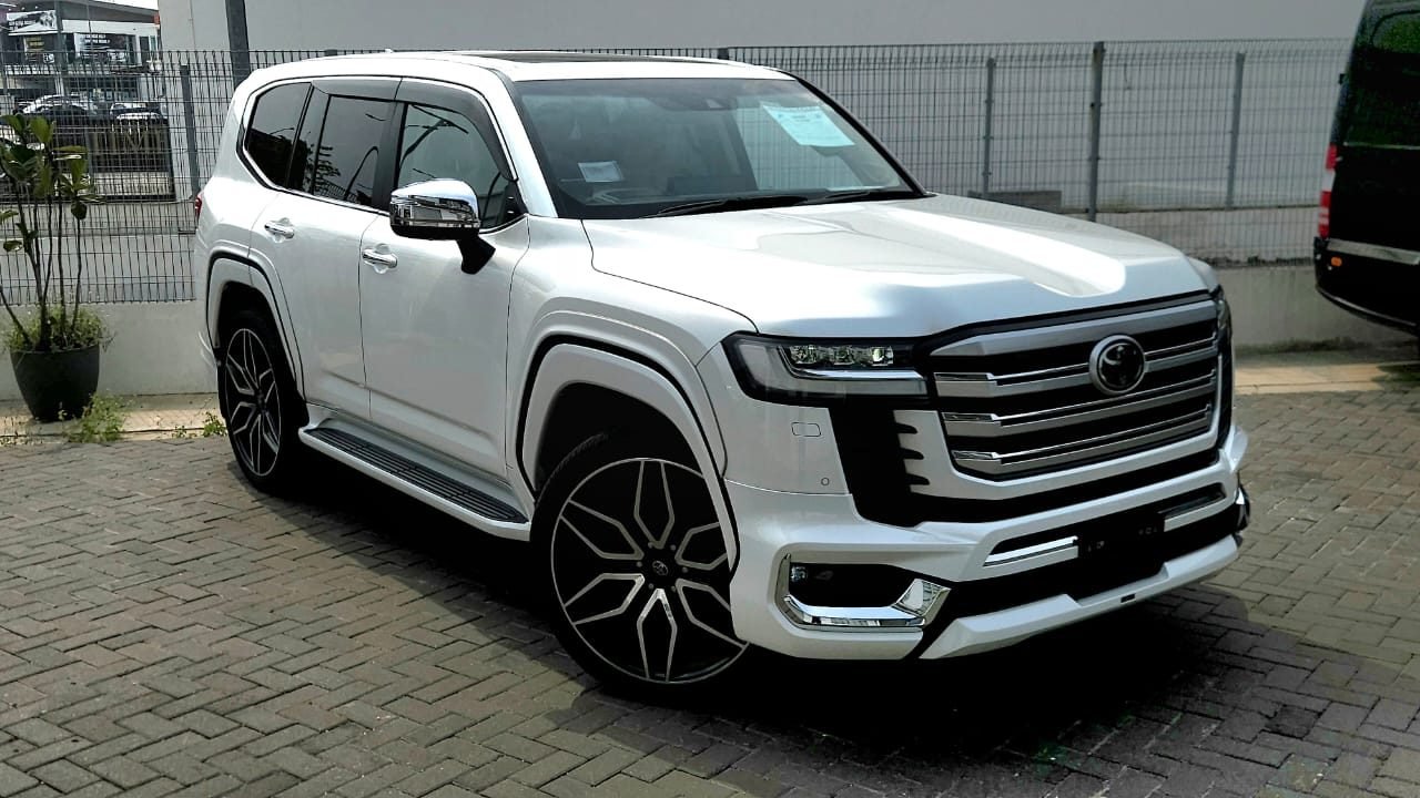 2023 Toyota Land Cruiser LC300 ZX 3.5 Petrol - 照片 1
