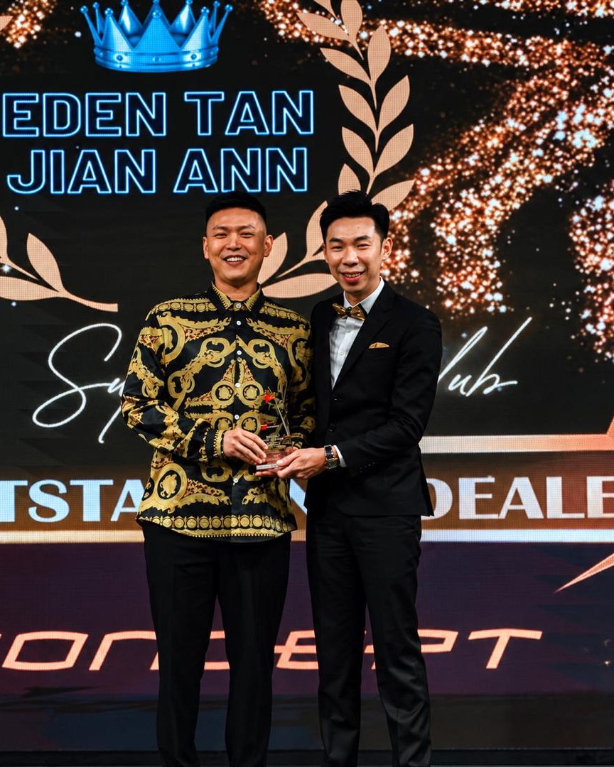 Eden Tan Jian Ann receiving the D'Concept Top Outstanding Dealer award