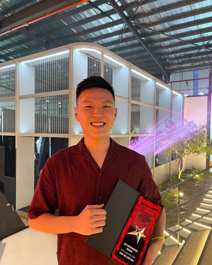 Eden with his D'Concept Top Outstanding Dealer 2024 award